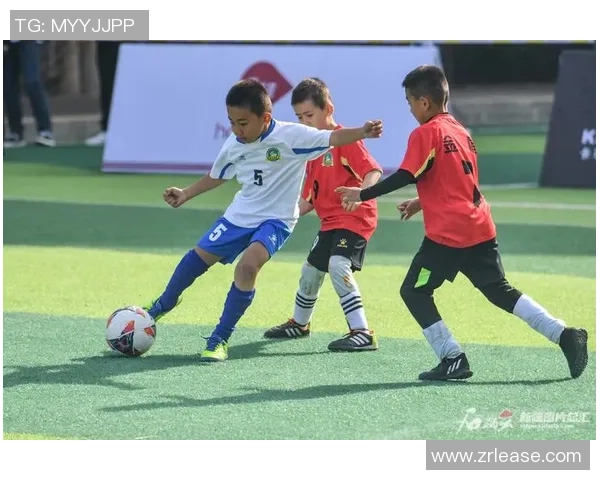 新疆足球明星风采展示与成就回顾的精彩瞬间合集 新疆足球明星风采展示与成就回顾的精彩瞬间合集