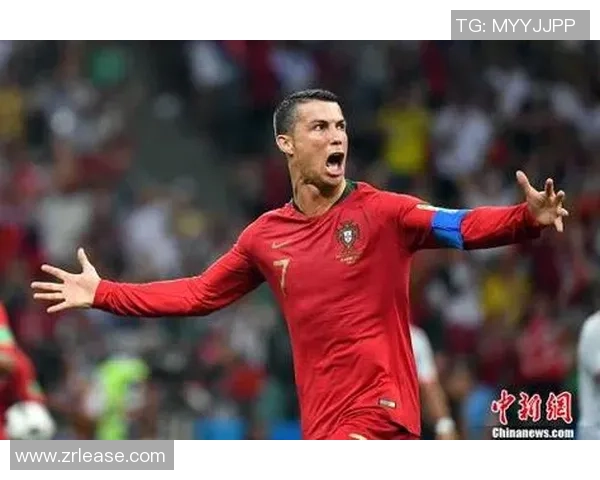 足球巨星C罗化身银发老人展现人生智慧与足球魅力的精彩瞬间 足球巨星C罗化身银发老人展现人生智慧与足球魅力的精彩瞬间